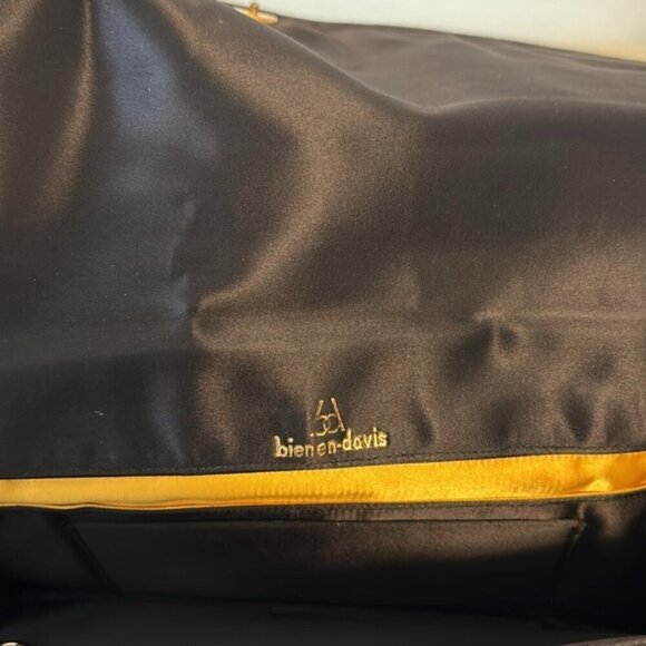 Vintage Bienen Davis black satin clutch/wristlet with goldtone 3D Apple detail - Picture 6 of 14